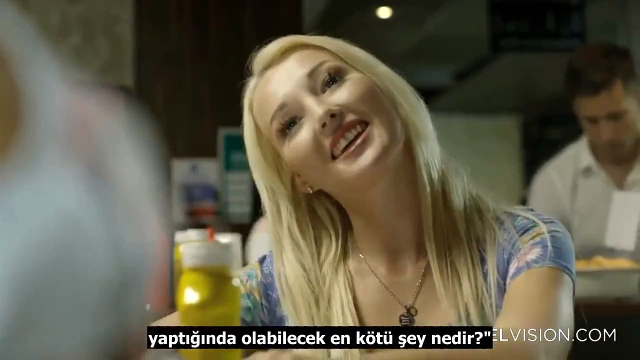 İki Güzel Kadın Bir Komşu Kocası Mutfakta Dedi Kodu